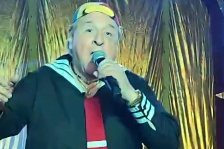Carlos Villagrn, aos 81 anos, interpreta Quico em espetculo de circo 