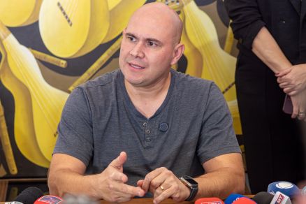 O prefeito Abilio Brunini durante entrevista coletiva nesta tera (29)