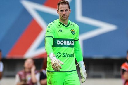 O goleiro Mateus Pasinato, que se lesionou na partida com o Amrica-MG