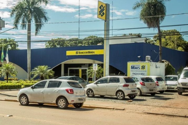Governo de MT paga na quarta salrio e primeira parcela do 13