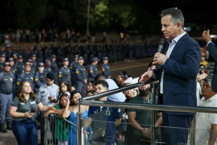 O governador Mauro Mendes, durante solenidade na PM