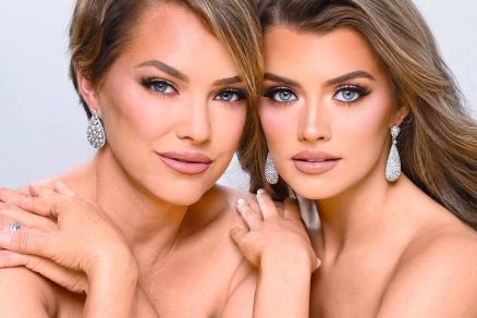 Arian Archer, Miss Texas 1994, e a filha Sadie Schiermeyer, Miss Texas 2025 -