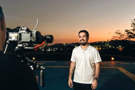 O apresentador Joo Silva em gravao no SBT