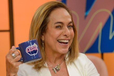 Cissa Guimares no Sem Censura, que comanda diariamente na TV Brasil