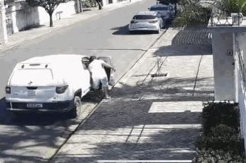 Homem  preso aps furtar encomendas de carro de entregas