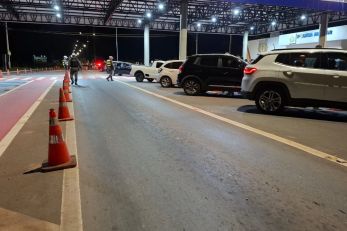 Blitz aps festival prende 4 motoristas e remove 18 veculos 