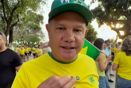 O senador Wellington Fagundes, que participou de protestos pr Jair Bolsonaro