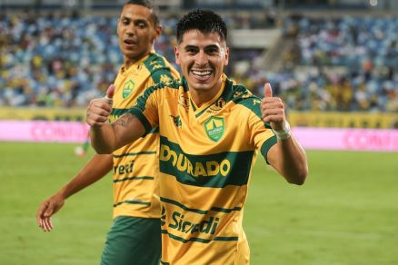 Estreante e autor de gol pelo Cuiab, Alejandro Martinez 