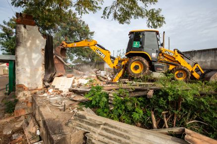 As aes de demolio interromperam quase 40 obras 