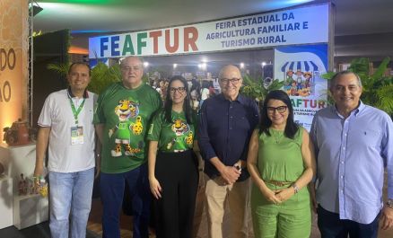 Secretria da Seaf/MT, Andria Fujioka, prestigia abertura oficial da FEAFTUR em Cceres