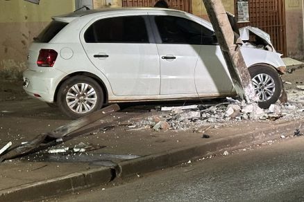 O Volkswagen Gol, que atingiu vtima na calada 