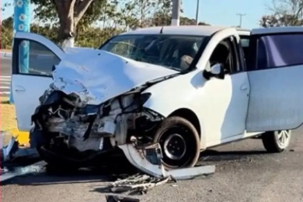 O carro onde estava a idosa Clarice Maria Pinto, de 83 anos