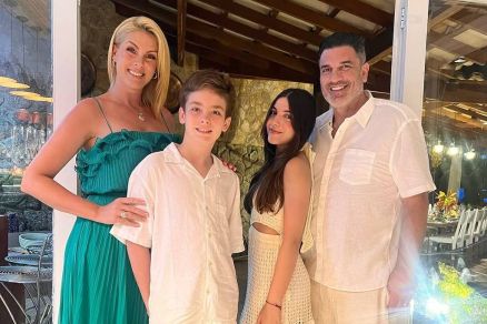 Ana Hickmann passou a virada ao lado do filho, Alezinho, e do noivo, Edu Guedes, e da enteada Maria Eduarda 