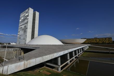 As emendas so uma forma de parlamentares direcionarem recursos para investimentos e custeios em suas bases eleitorais