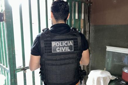 Agente da Polcia Civil durante a Operao Hidra 