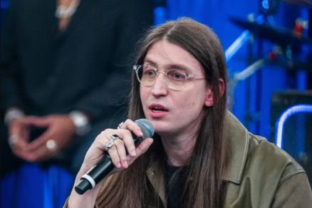 'Se voc no sente indignao, voc no  um ser humano', diz Felca no programa Altas Horas 