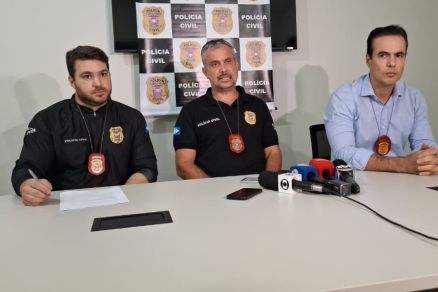 Delegados responsaveis pela Operao Datar durante coletiva 