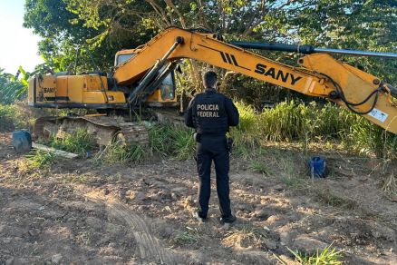 Policial federal durante cumprimento de mandado em operao 