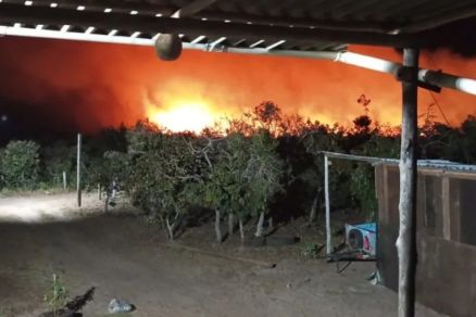 Moradora registrou vdeo de incndio engolindo vegetao na regio do Monjolo