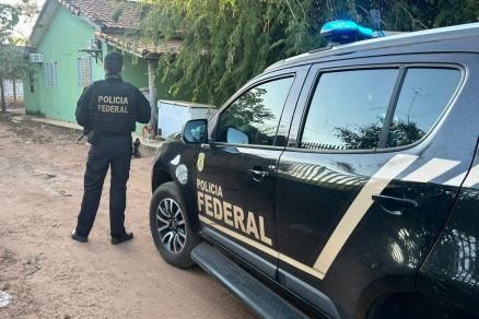 Agente e viatura da Pol�cia Federal (foto ilustrativa)