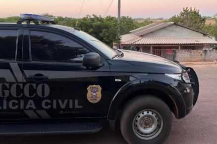 Viatura da GCCO em residncia no qual foram cumpridos mandados 
