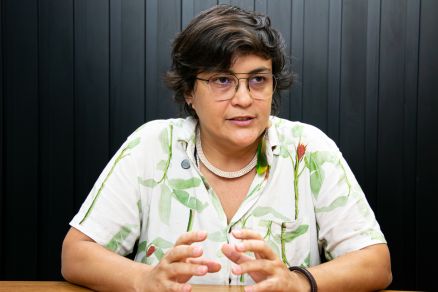 A professora Llica Elis Pereira de Lacerda, que falou sobre moradias m Mato Grosso 