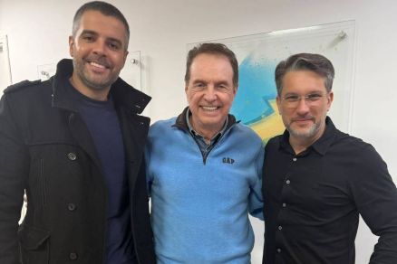 Hermano Henning, ex-SBT e Globo, com diretores da TV Notcias Agricolas