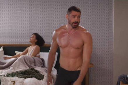 Maria de Ftima  pega com Csar Ribeiro na cama e internautas reagem ao flagra de Afonso
