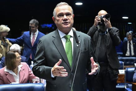 O senador Wellington Fagundes, que tem criticado com frequncia o presidente Lula