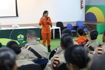 Militar durante capacitao voltada ao acolhimento de mulheres em situao de violncia