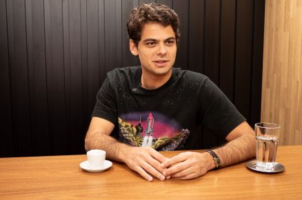 O ator cuiabano Thiago Brianti, que vive um momento de destaque na televiso e no streaming, mas mantm as razes mato-grossenses no corao e em seus projetos