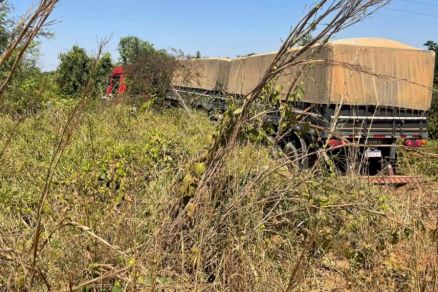 Caminh�o que atropelou o mec�nico; acidente aconteceu no domingo (24)