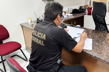 Agente da Pol�cia Federal cumpre busca em cart�rio na Capital