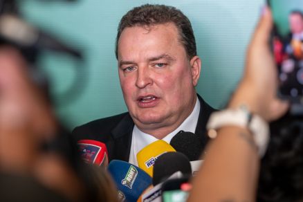 Max Russi defendeu tambm que o debate poltico no seja sobre pessoas