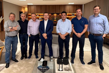 O governador Mauro Mendes se reuniu com os empresrios para anunciar parceria em construo de trs usinas