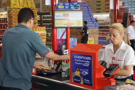A lei trabalhista trata os feriados civis de forma especfica