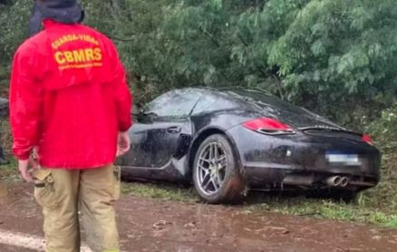 O porsche que saiu da pista