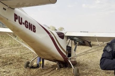 Aeronave foi abandonada pelo piloto com a carga de drogas 