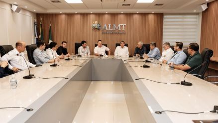 O presidente da Assembleia Legislativa, deputado Max Russi (PSB), se reuniu com os presidentes do sindicato rural de Primavera do Leste
