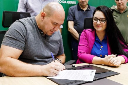 O prefeito Abilio Brunini e a primeira-dama Samantha ris: relao com a Cmara Municipal