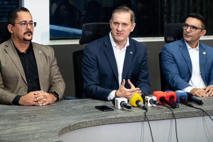 O secretrio de Segurana Pblica, Csar Roveri, ao lado dos secretrios do mesmo setor do Acre e de Rondnia 