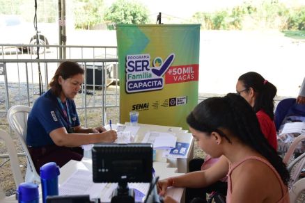 Entrega de cartes do SER Famlia tambm garante inscrio em capacitao profissional