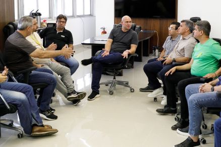 Reunio liderada pelo prefeito Abilio Brunini com os representantes da CDL, na Prefeitura de Cuiab