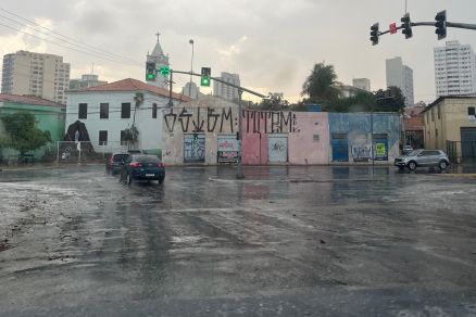 Chuva foi registrada em diversos pontos da cidade