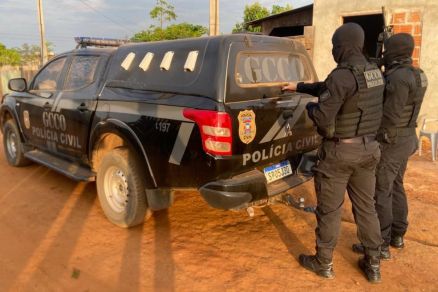 Agentes da Polcia Civil durante cumprimento de mandados 