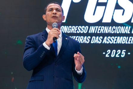 Deputado federal Coronel Assis durante o congresso