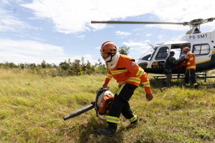 Corpo de Bombeiros combate incndios em MT 