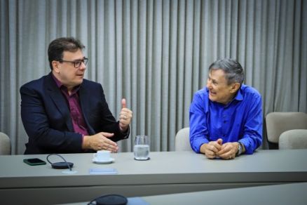 O conselheiro do TCE-MT Waldir Teis recebeu o conselheiro do TCE-RS Renato Azeredo na ltima sexta-feira