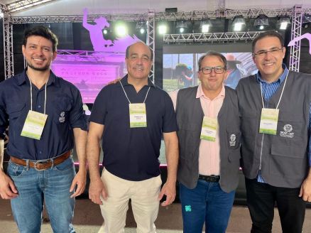 O tcnico da Empaer, Fabrcio Tomaz, coordenador do Ciclo Vivo da Seaf, Brasilio Ferreira, o pesquisador cadeia do leite, Eduardo Dantas, e o e doutor em Agricultura Tropical, Luciano Gomes Ferreira