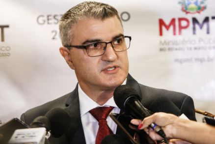 O procurador Jos Antnio Borges Pereira, que assina o documento